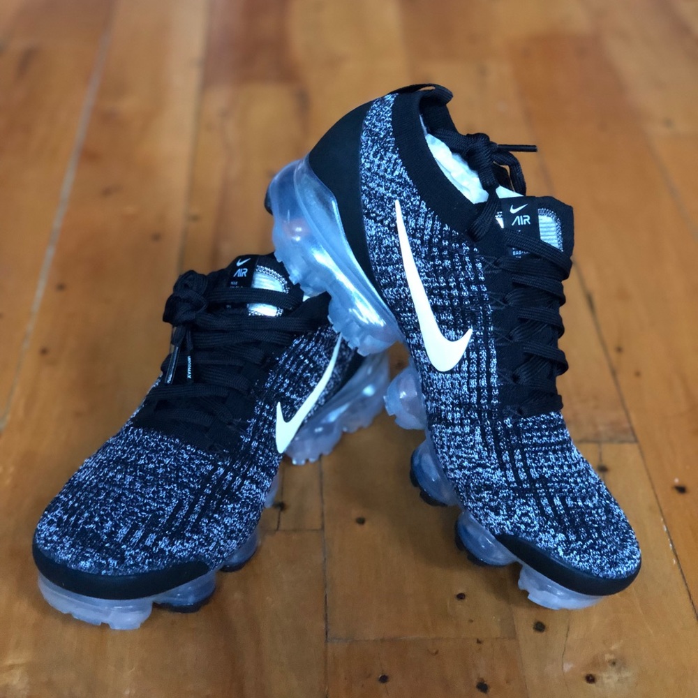 WOMEN'S NIKE AIR VAPORMAX FLYKNIT 3 RUNNING SHOES